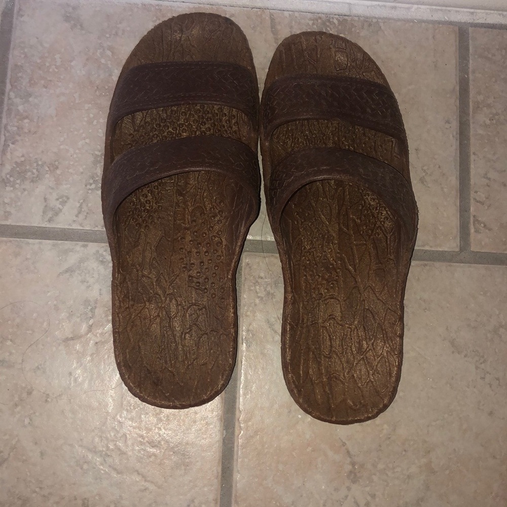 Gently used Jandals size 7